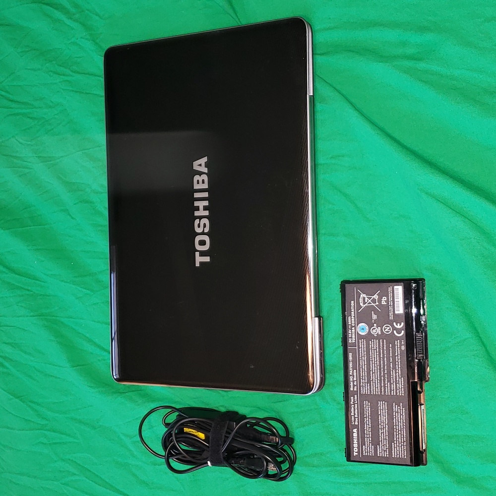 Toshiba Satellite P5050 Laptop Broken Parts Only Charger and Battery Included